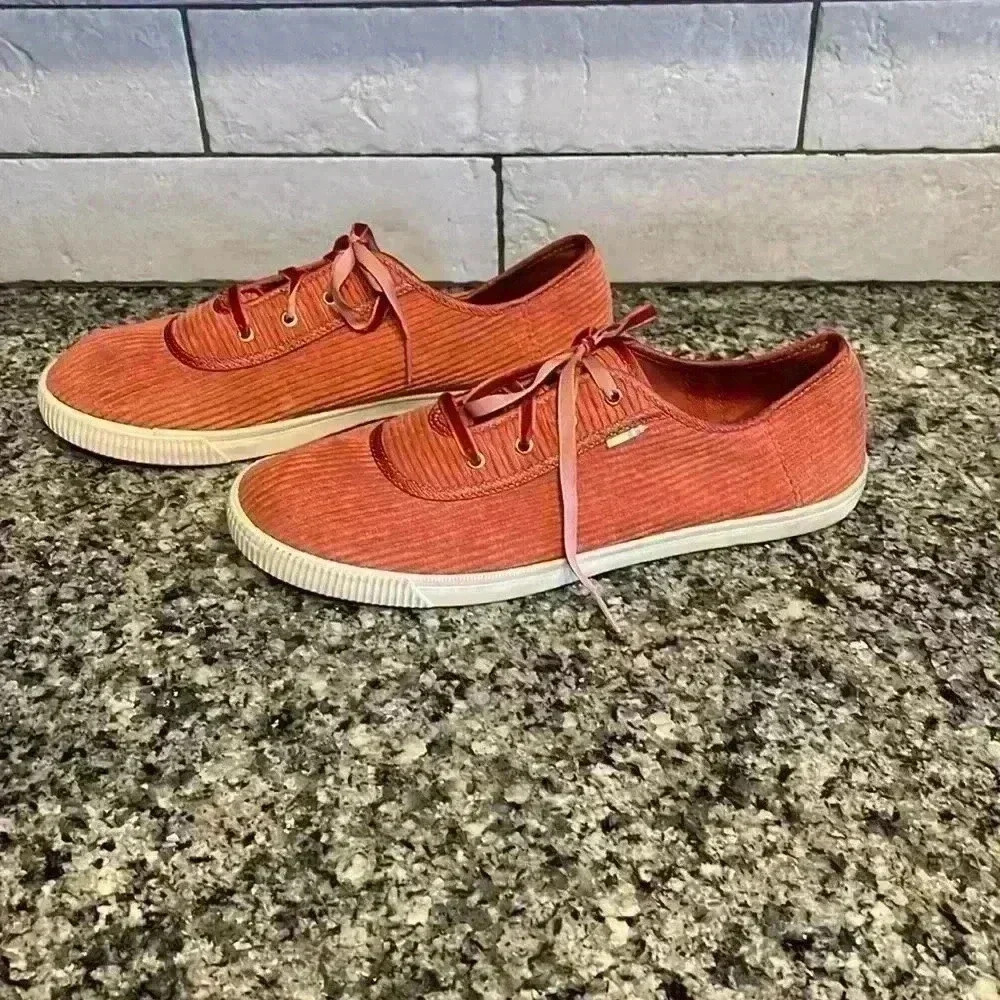 Toms Women’s Red Corduroy Velvet Lace Shoes SZ 9.5 - Picture 3 of 7